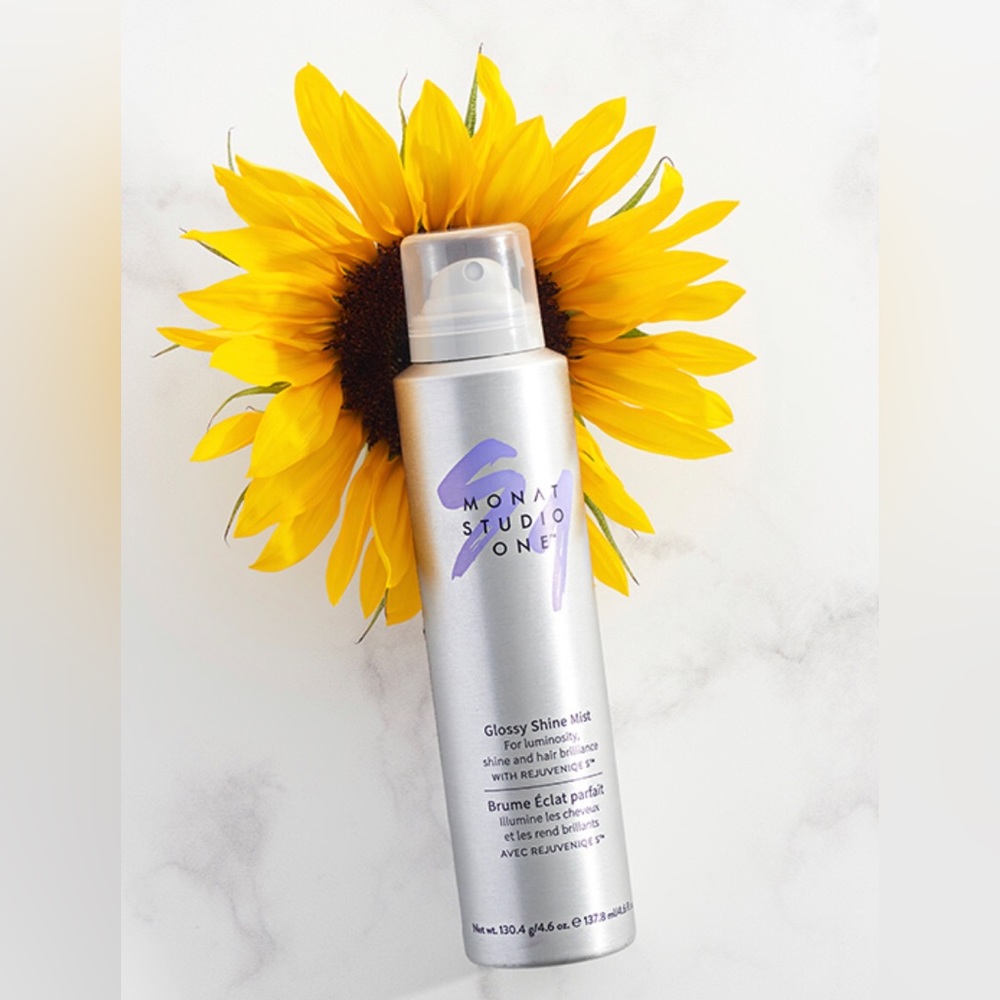 Monat Glossy Shine Mist